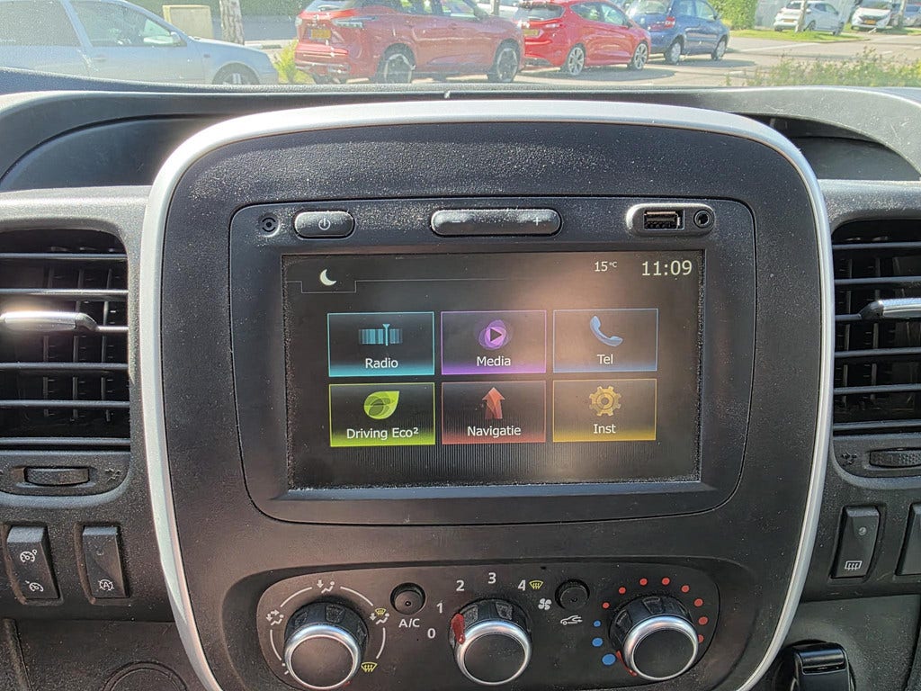 Nissan NV300 (9)