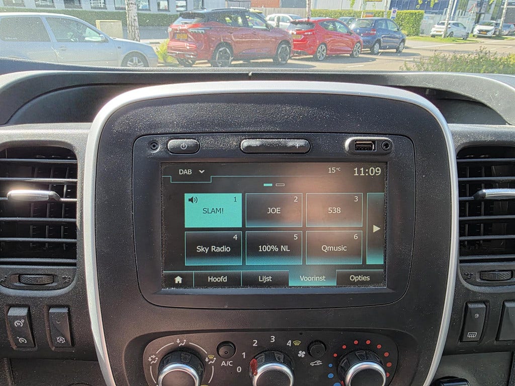 Nissan NV300 (10)