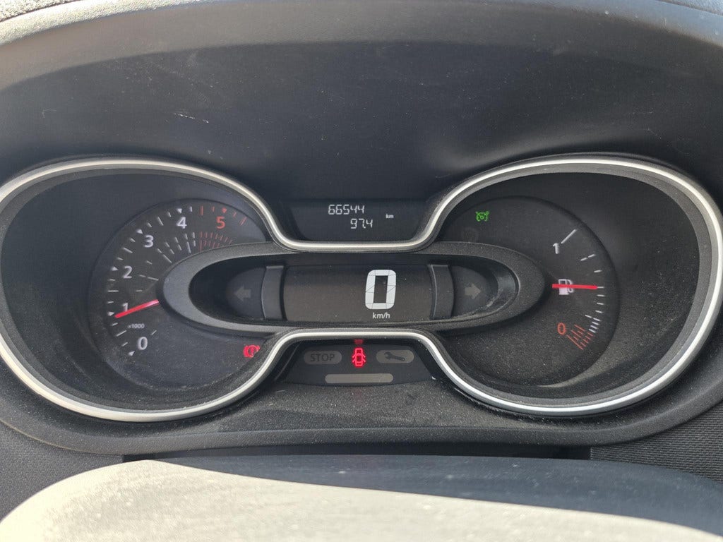 Nissan NV300 (13)