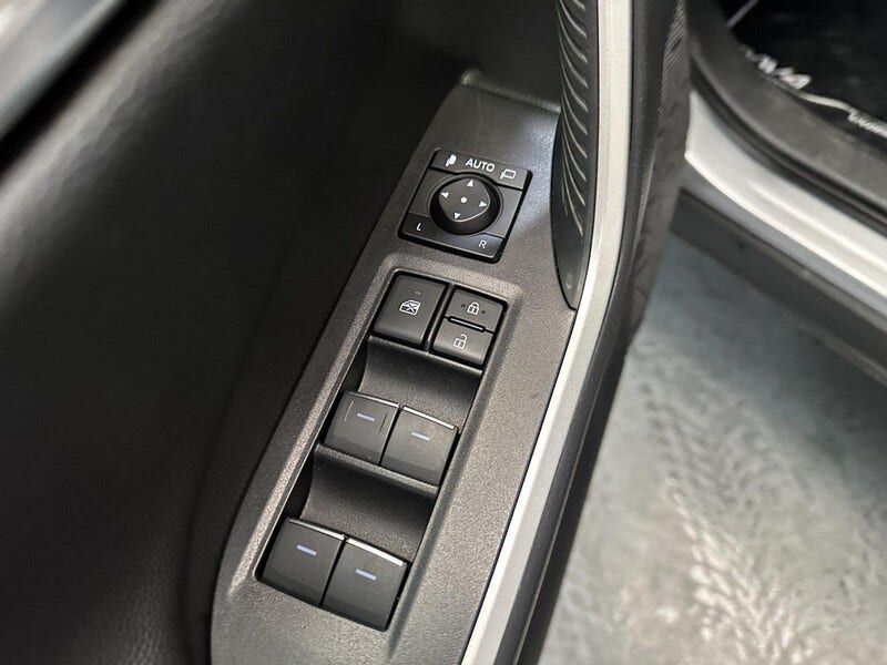 Toyota RAV4 (3)