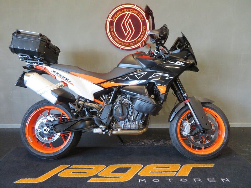 KTM 890