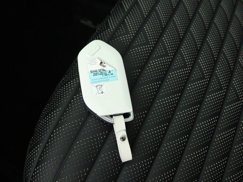 Kia EV4 (18)