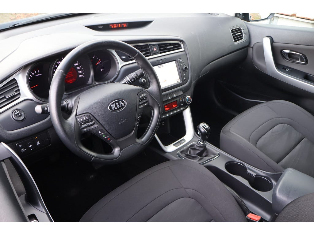 Kia cee'd (8)
