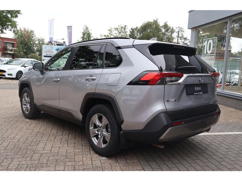 Toyota RAV4 (2)
