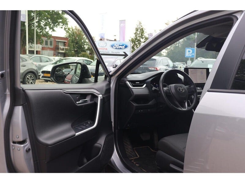 Toyota RAV4 (4)