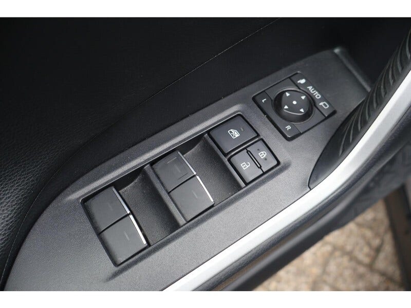 Toyota RAV4 (8)