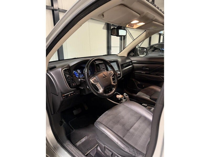 Mitsubishi Outlander (2)