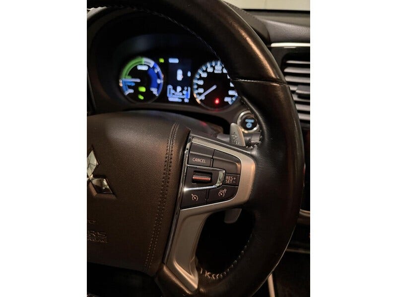 Mitsubishi Outlander (12)