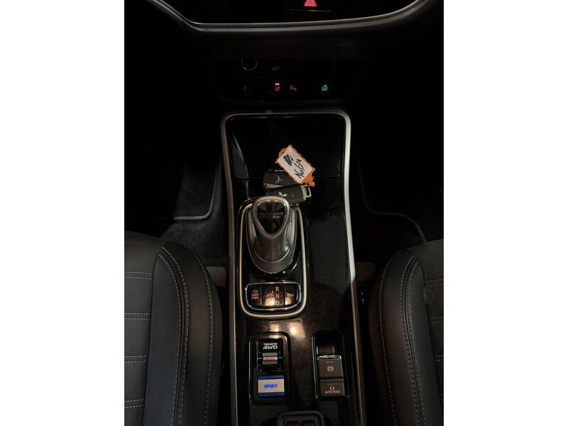 Mitsubishi Outlander (16)