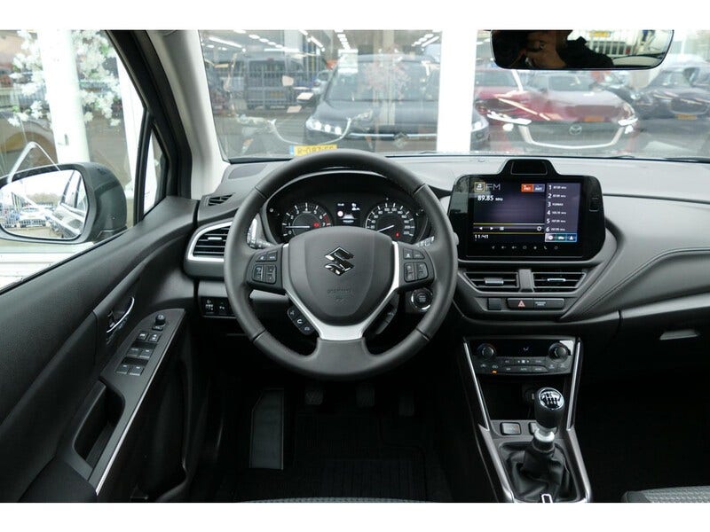 Suzuki Cross (2)