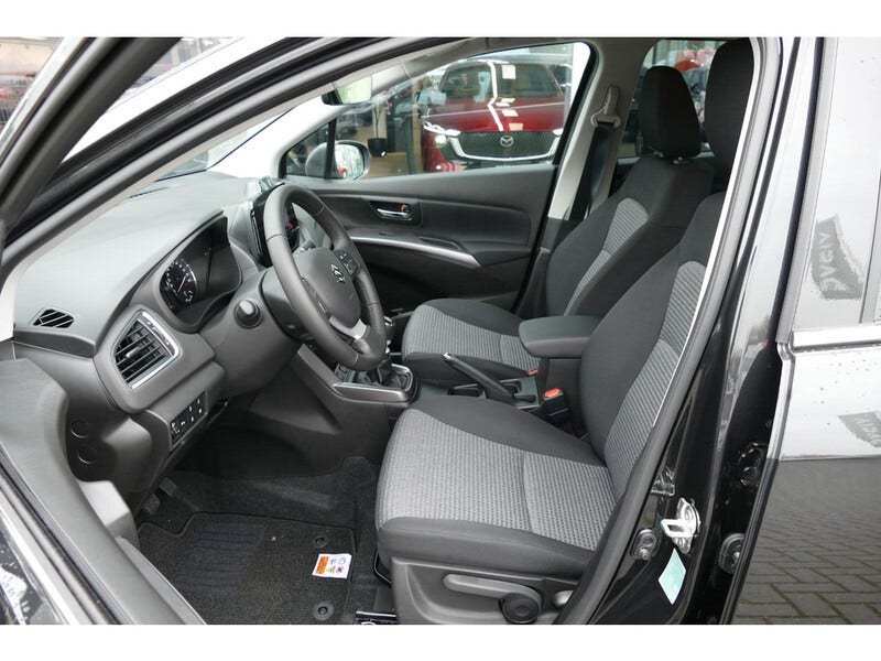 Suzuki Cross (13)