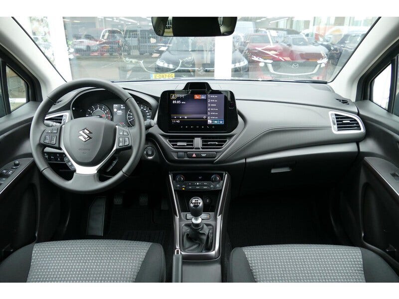 Suzuki Cross (16)