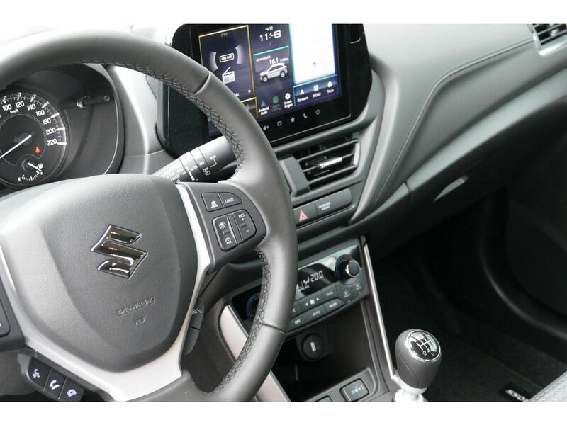 Suzuki Cross (19)