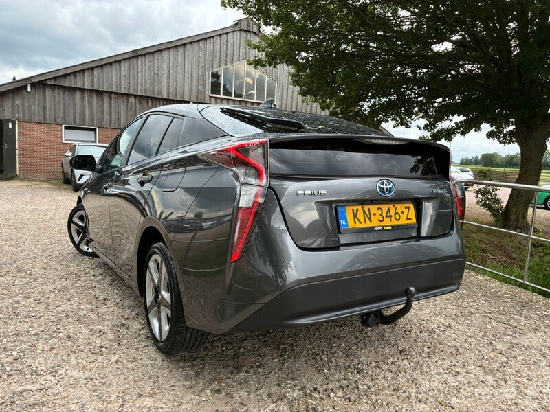 Toyota Prius (2)
