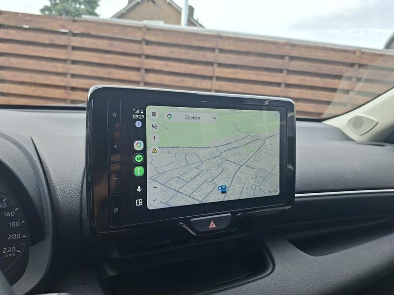 Mazda 2 Hybrid (5)