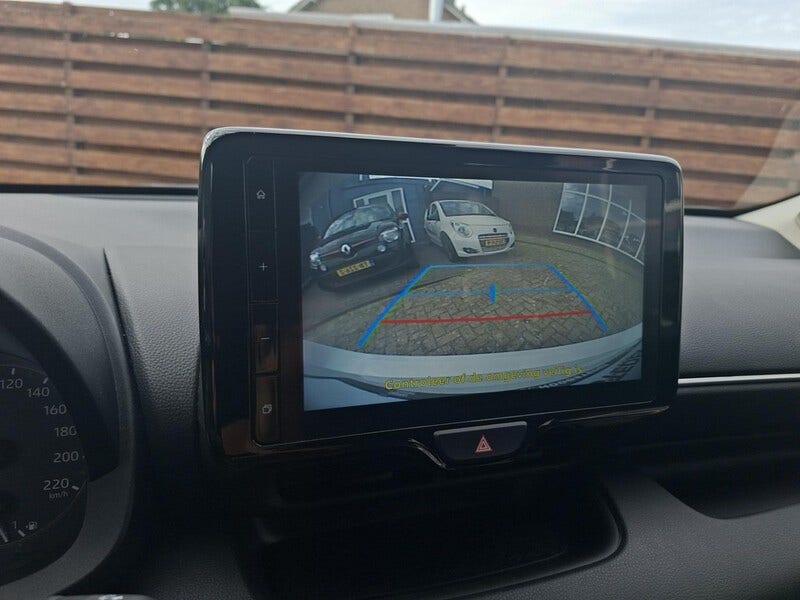 Mazda 2 Hybrid (6)