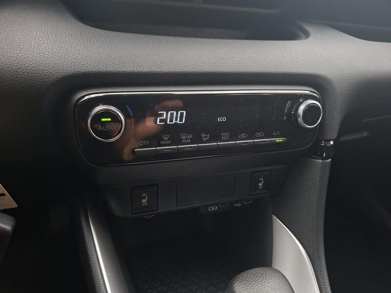 Mazda 2 Hybrid (9)