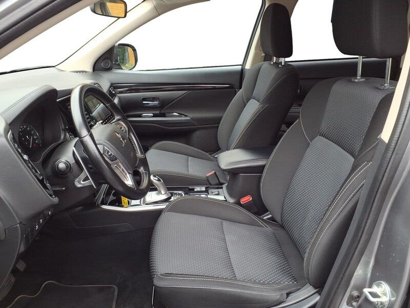 Mitsubishi Outlander (12)