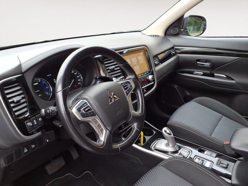 Mitsubishi Outlander (13)