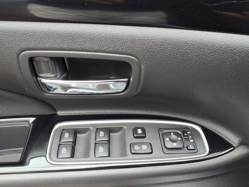 Mitsubishi Outlander (14)