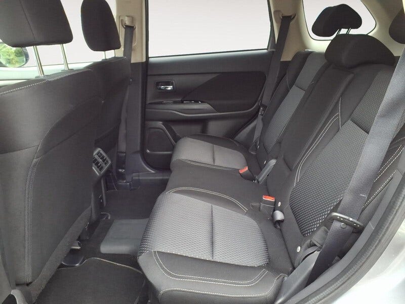 Mitsubishi Outlander (15)