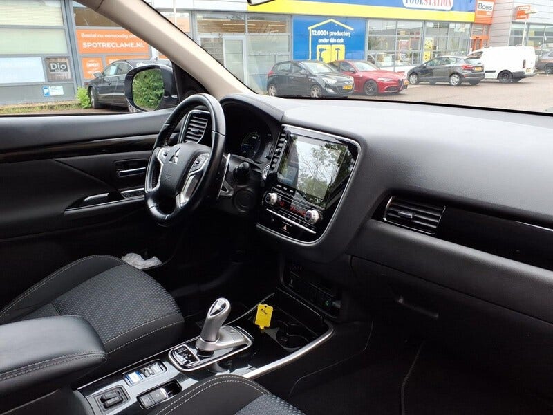 Mitsubishi Outlander (17)