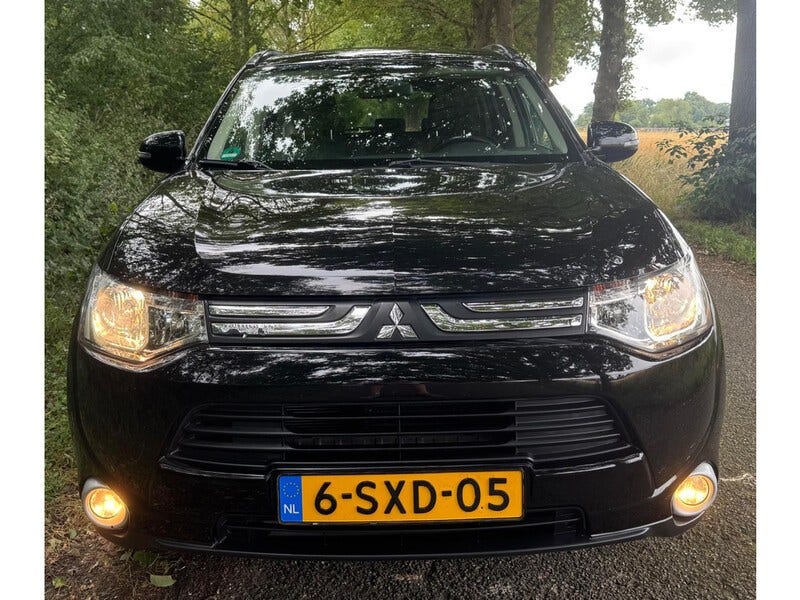 Mitsubishi Outlander (2)