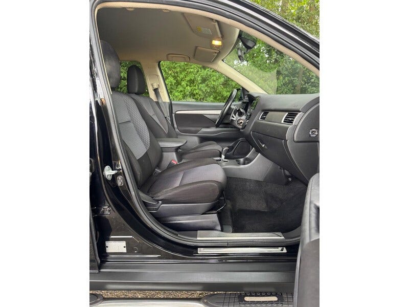 Mitsubishi Outlander (19)