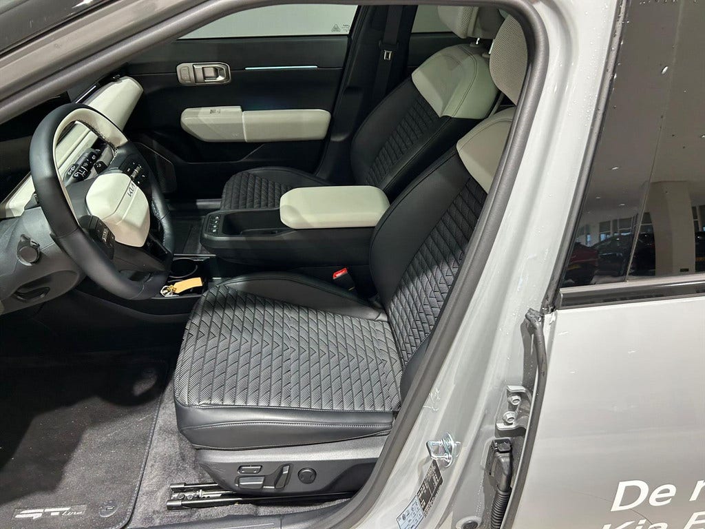 Kia EV4 (8)