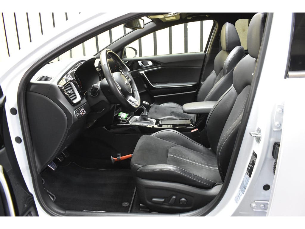Kia ProCeed (4)