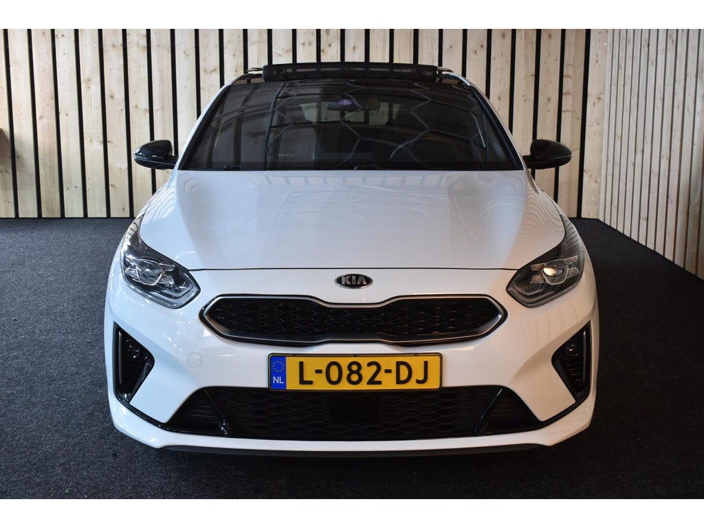 Kia ProCeed (13)