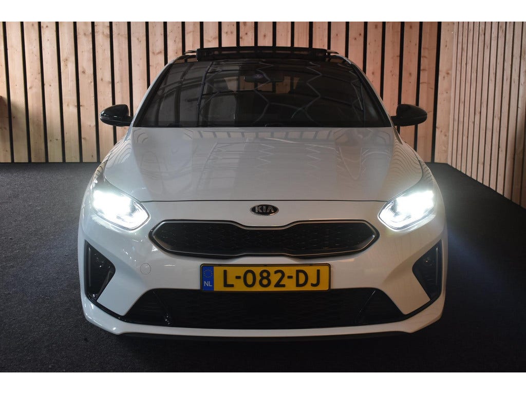 Kia ProCeed (15)