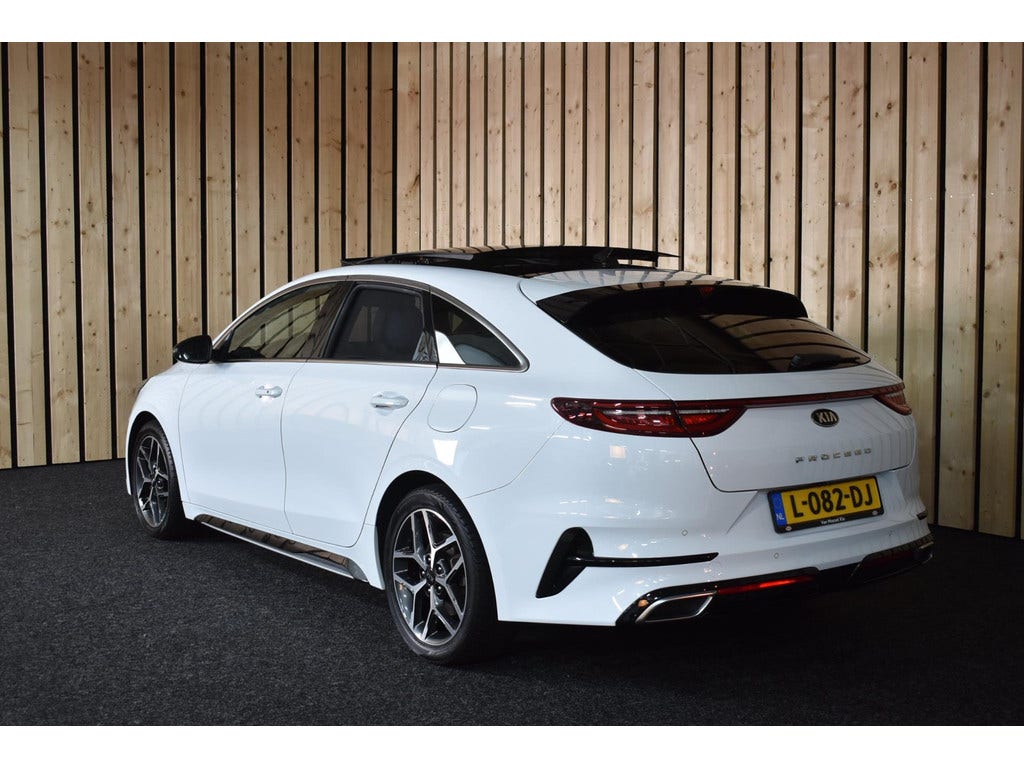 Kia ProCeed (17)