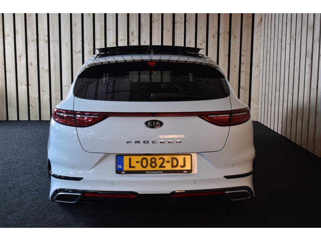 Kia ProCeed (18)