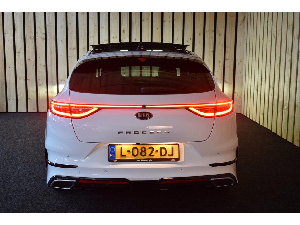 Kia ProCeed (19)