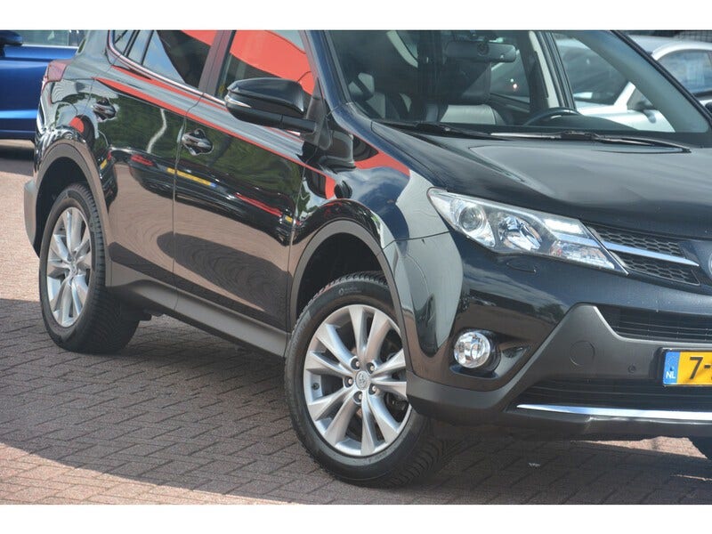 Toyota RAV4 (2)