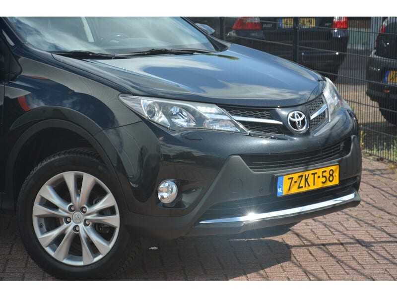 Toyota RAV4 (3)