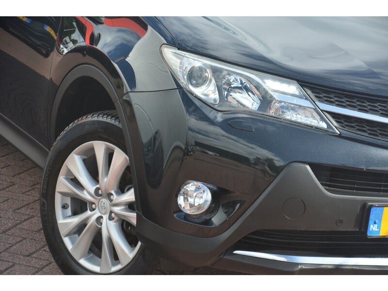 Toyota RAV4 (4)