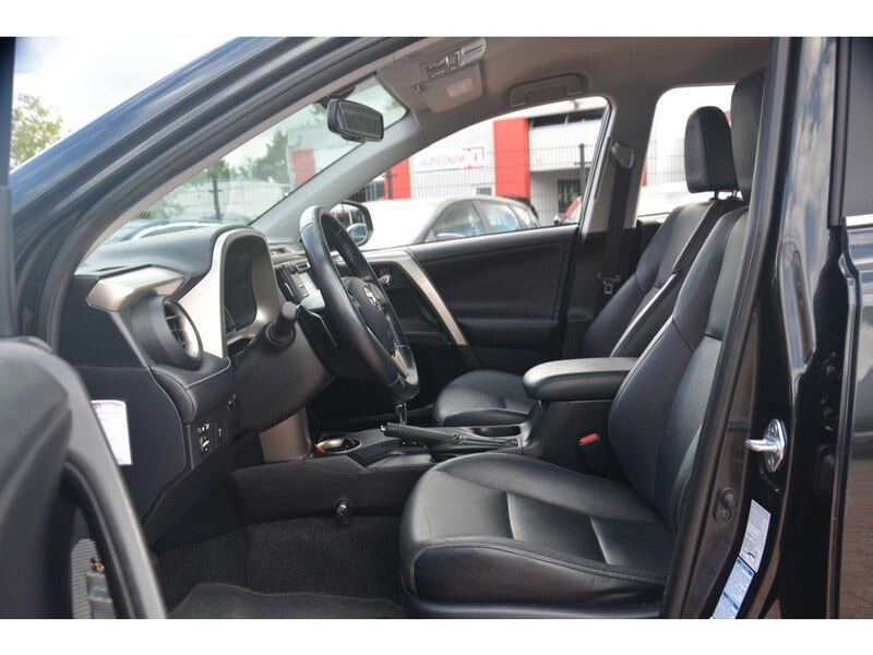 Toyota RAV4 (5)