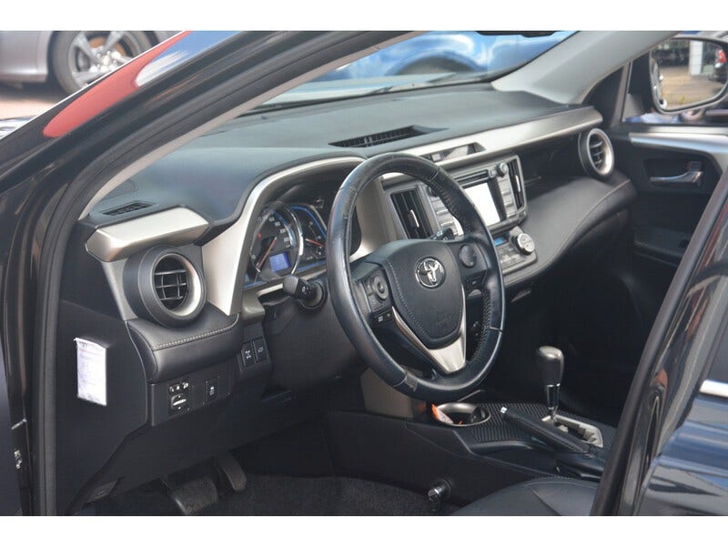Toyota RAV4 (6)