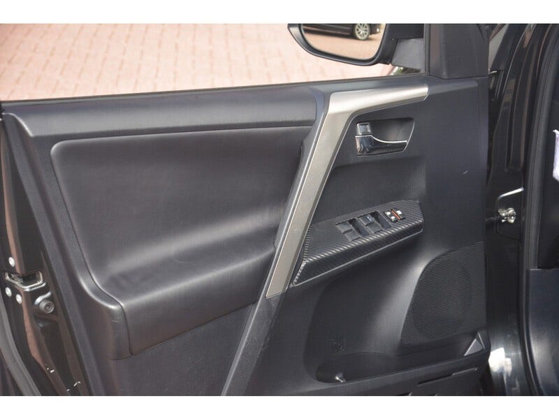 Toyota RAV4 (7)
