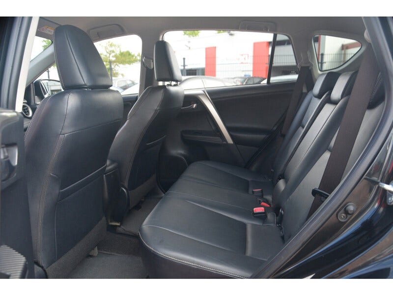 Toyota RAV4 (8)