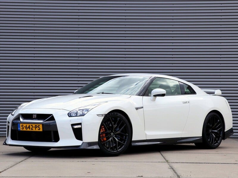 Nissan GT R