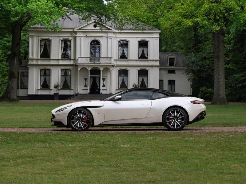 Aston Martin DB11