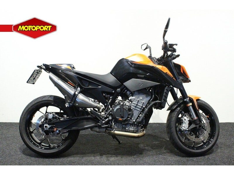 KTM 890