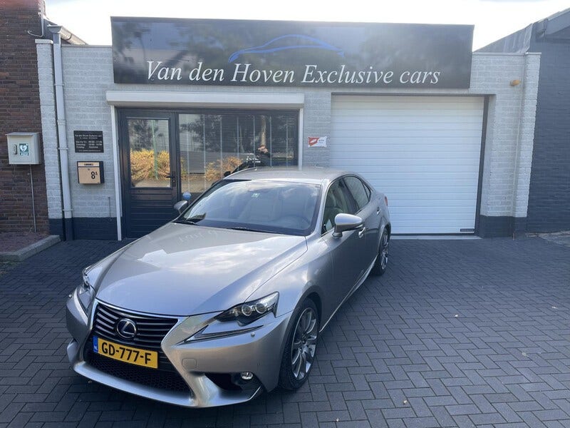 Lexus IS