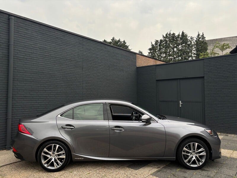 Lexus IS (5)