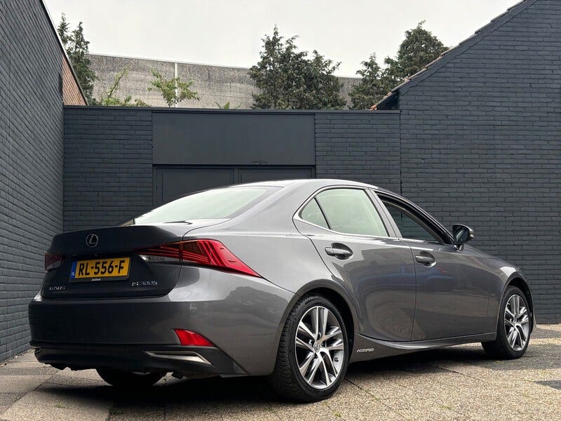 Lexus IS (6)