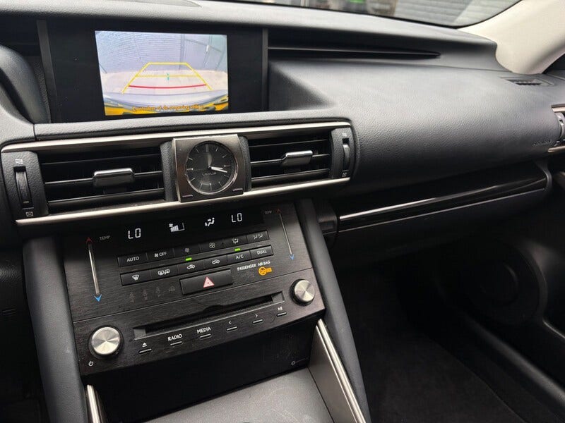 Lexus IS (11)