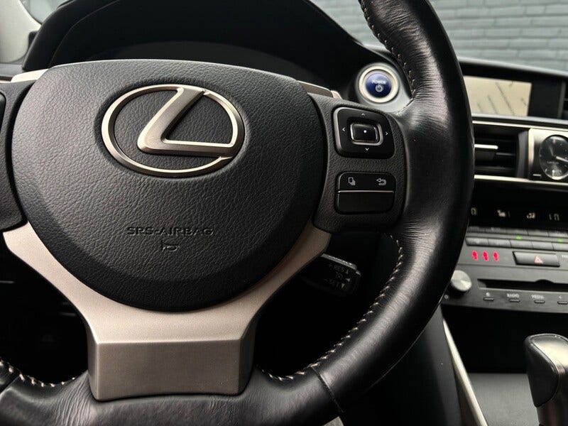 Lexus IS (13)